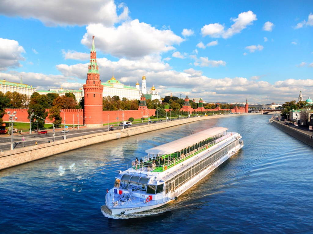 Обзорный речной круиз на теплоходе по Москве-реке